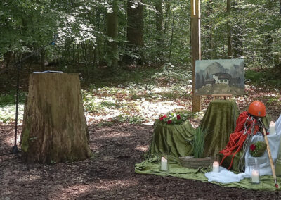 Eine Trauerfeier im Friedwald Wangen mit individueller Dekoration